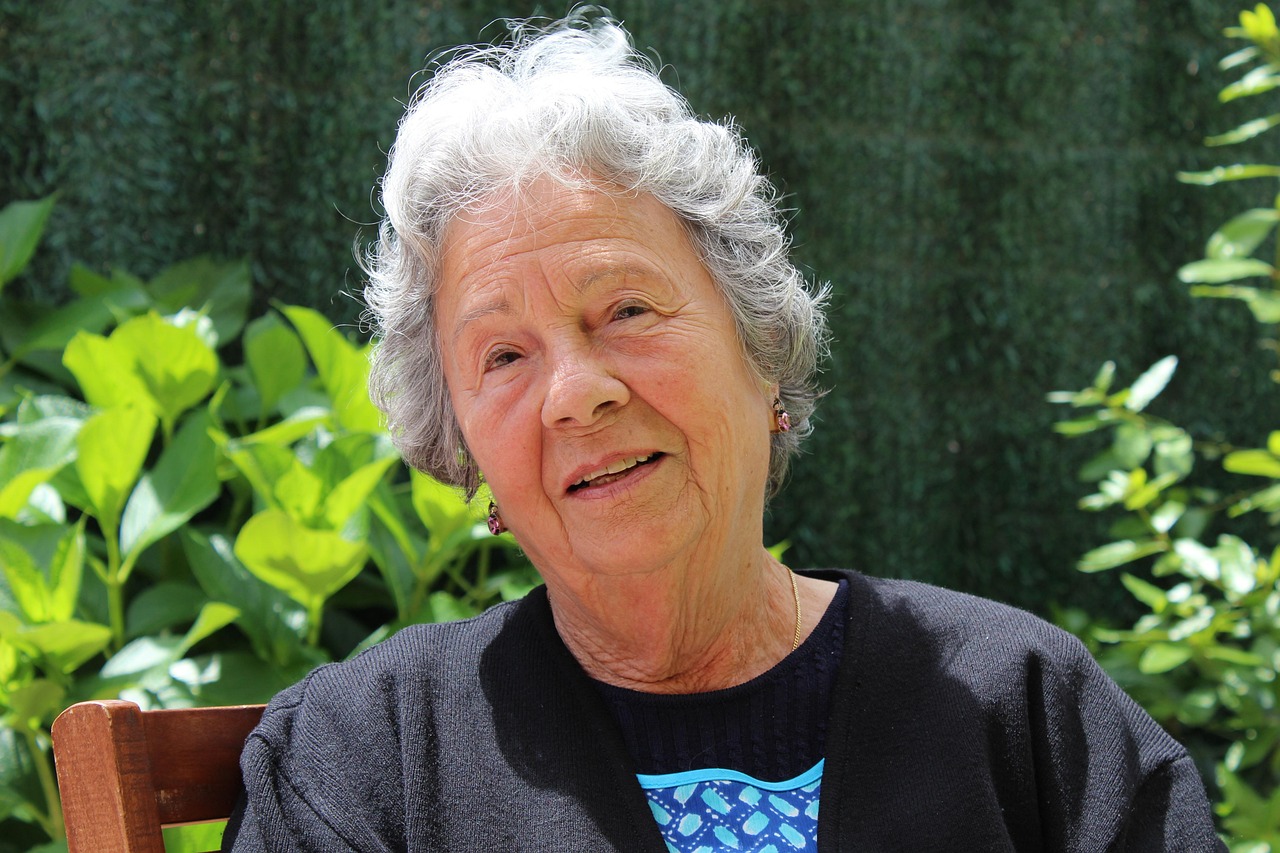 grandma, old age, old woman, grandmother, grandma, grandma, grandma, grandma, grandma, old woman, old woman, old woman, grandmother, grandmother-506341.jpg